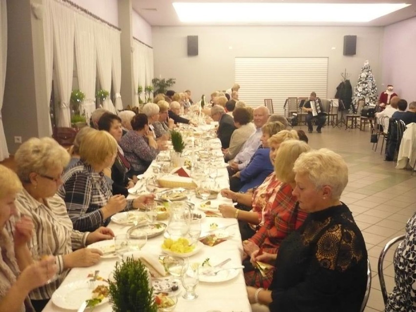 Nowotomyscy seniorzy oraz diabetycy na spotkaniach wigilijnych