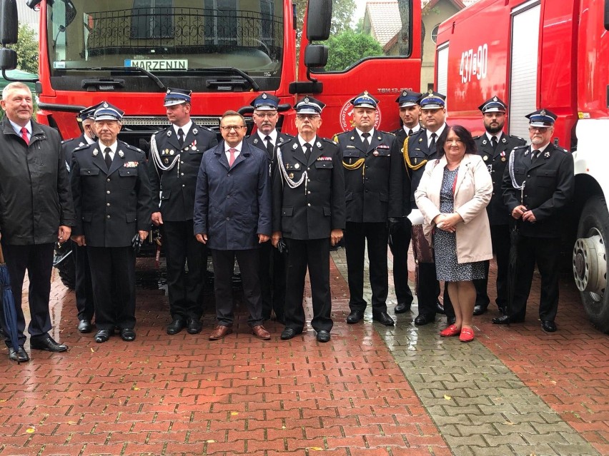 Gm. Sędziejowice. Strażacy z OSP Marzenin z nowym wozem...