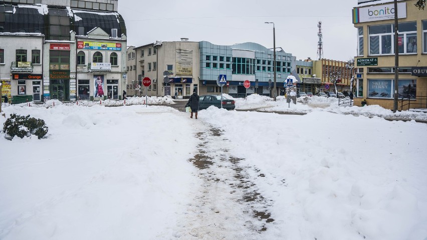 Bielsk Podlaski jak z bajki. Miasto w zimowej scenerii. Zima rozpieszcza miłośników białego puchu [ZDJĘCIA]