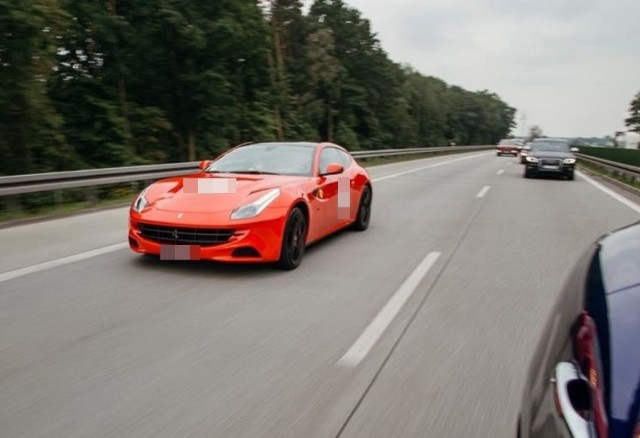 Ferrari poruszało się po DK 86 aż 177 km/h. Do akcji wkroczyła katowicka drogówka