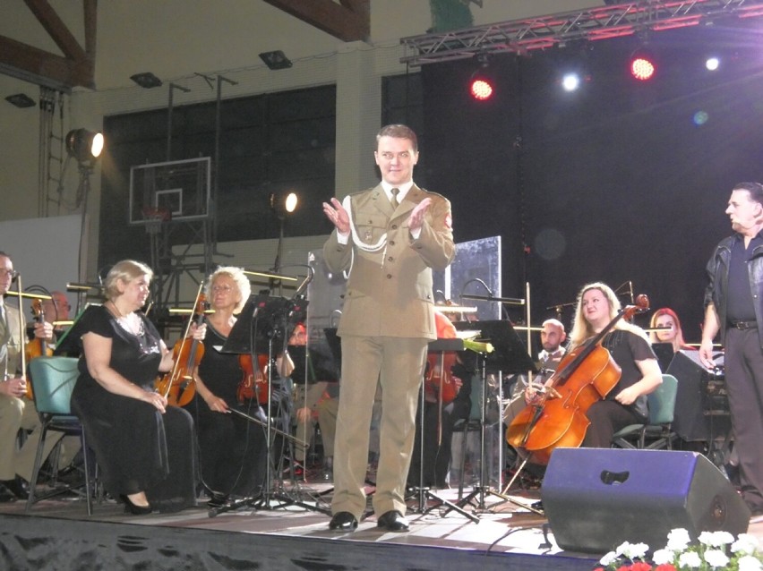 Koncert Reprezentacyjnego Zespołu Artystycznego Wojska Polskiego w ramach obchodów Święta Niepodległości w Szamocinie