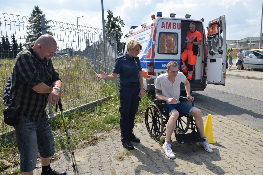 Mandat lub wózek inwalidzki - nietypowa akcja policji na wiślance w Żorach [ZDJĘCIA]
