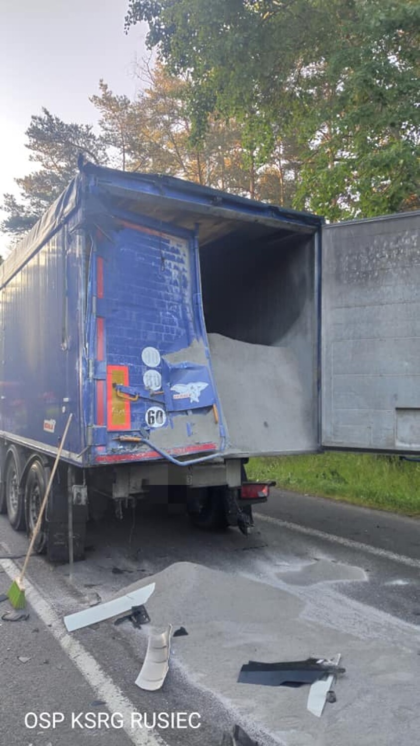 Dwie ciężarówki zderzyły się w Korablewie (gmina Rusiec). Kierowca jednej z nich był pod wpływem alkoholu