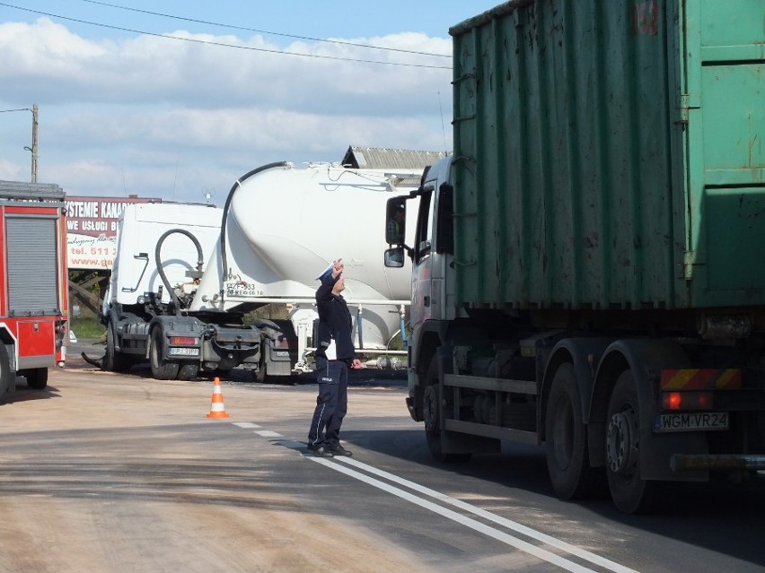 Wypadek w Kąciku, po zderzeniu dwóch cystern droga 485 jest...