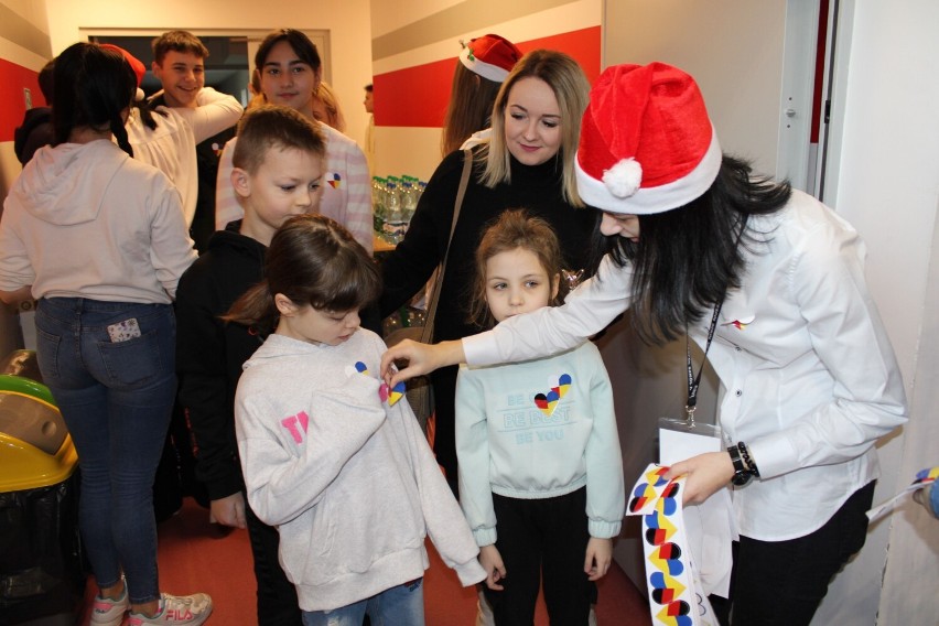 Integracyjna zabawa z podarunkami dla ukraińskich dzieci w Wieluniu ZDJĘCIA