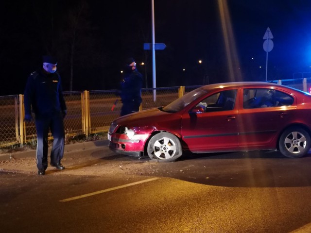 Pijany kierowca wjechała autem w barierki na Szlaku Bursztynowym w Kaliszu