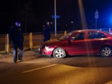 Pijany kierowca wjechał autem w barierki na Szlaku Bursztynowym w Kaliszu. ZDJĘCIA