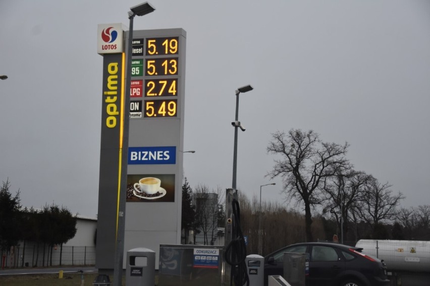 Obniżka VAT na paliwa. Na stacjach w Wągrowcu widać różnicę. Gdzie jest najtaniej? 