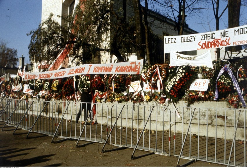 Pogrzeb ks. Popiełuszki, który stał się manifestacją...