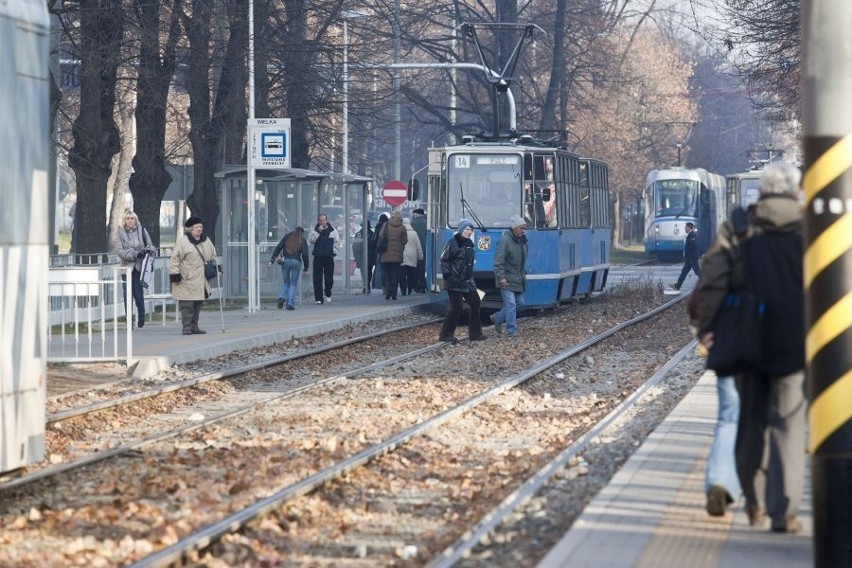 Na przywrócenie bezpośredniego połączenia przystanku z ulicą...