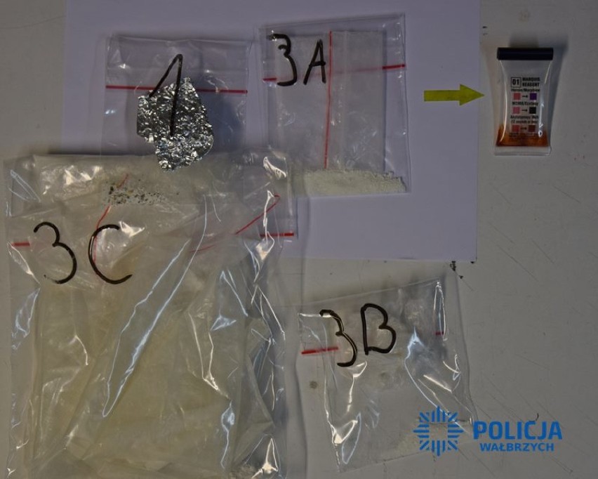 Amfetamina znaleziona przez policjantów w mieszkaniach przy...