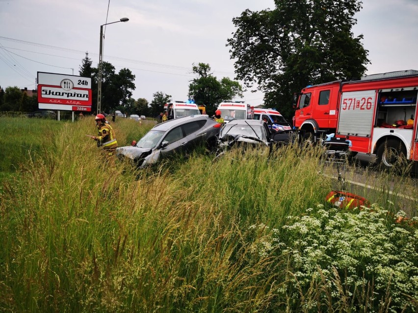 Wypadek w Ostrówku koło Zduńskiej Woli. Poszkodowanych pięć osób