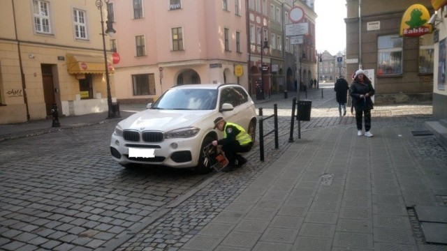 W ciągu kilku godzin strażnicy ujawnili aż 110 samochodów zaparkowanych w miejscach niedozwolonych.