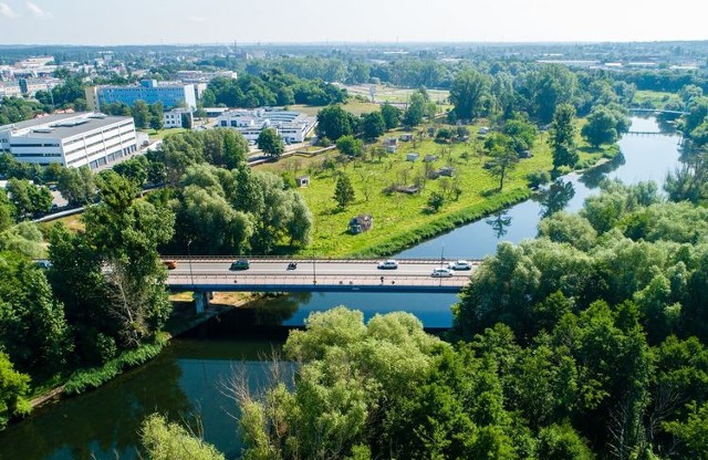 W Bydgoszczy ruszyła budowa dwóch nowych mostów. W związku z tym wprowadzane są zmiany w ruchu dla kierowców oraz w komunikacji miejskiej (tramwajowej i autobusowej)