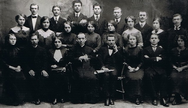 "Moniuszkowcy" śpiewają już 90 lat. Jedno z pierwszych zdjęć Chóru Towarzystwa Śpiewaczego im. Stanisława Moniuszki w Radomsku ( 1923 rok)