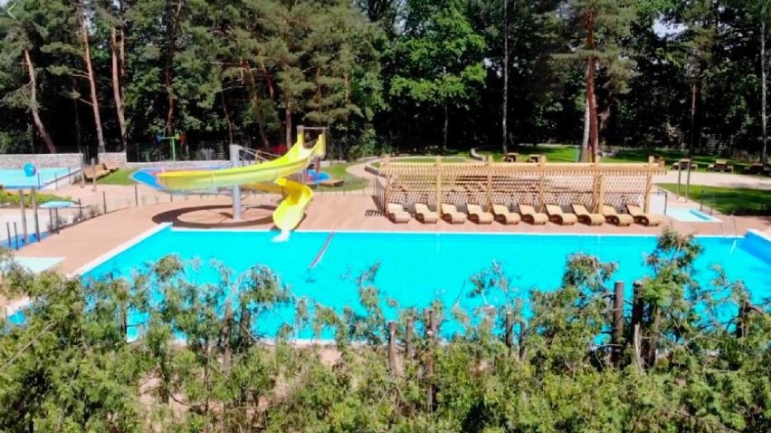 Spragnieni ochłody mogą także korzystać z basenu w Powsinie....
