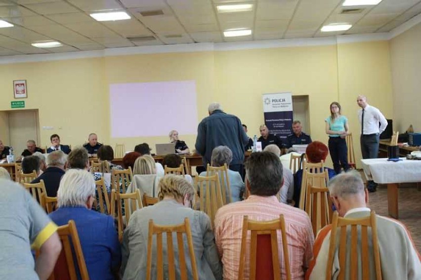 Malbork. Policyjna debata z seniorami na temat bezpieczeństwa w mieście