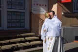 Księża z Najświętszym Sakramentem na ulicach Szczecinka [zdjęcia]