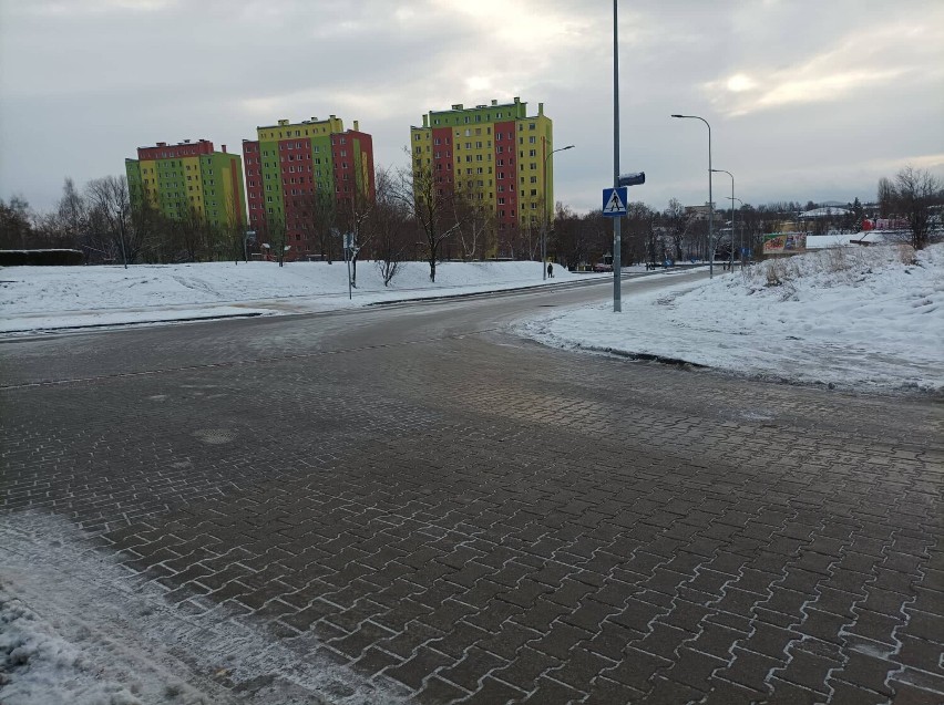 Uwaga! Szklanka na wielu drogach w Wałbrzychu i powiecie wałbrzykim. IMGW ostrzega będą zamiecie i śnieżyce