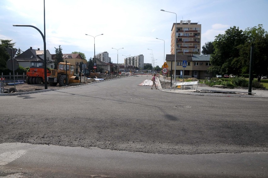 - To wynik prac przy przebudowie skrzyżowania  ulic Lema,...