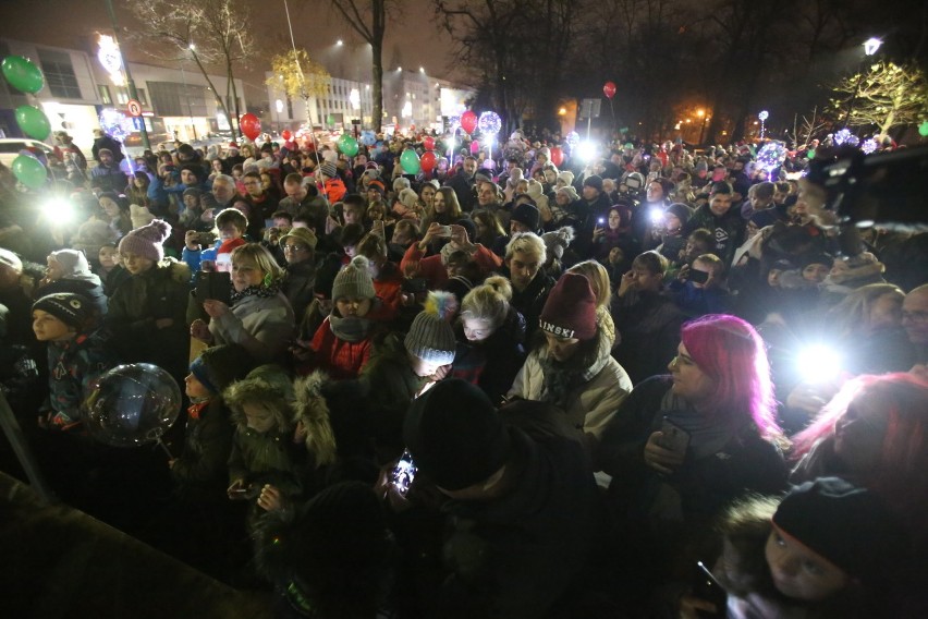 Sosnowiec. Manufaktura Świętego Mikołaja. Zapalenie choinki.