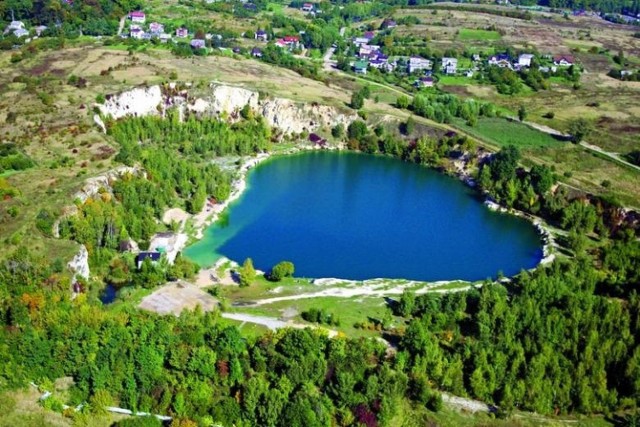 Przez lasy i puszczańskie ostępy Trzebinia, Czyżówka (8,5 km) Podlesie (12 km) Płoki (22 km) Psary (25 km) Dulowa (30 km) Młoszowa (32 km) Trzebinia (34,3 km)  34,3 km, 4h, trasa - łatwa