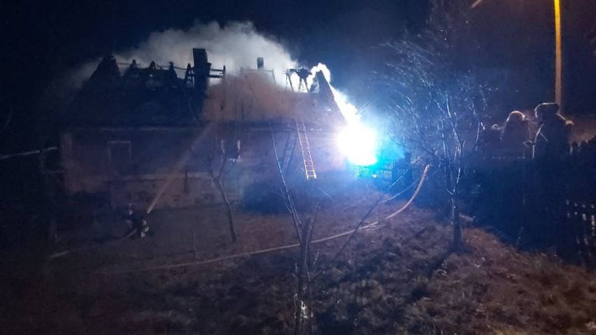 Pożar w Chełmcu. Spłonął dom jednorodzinny [ZDJĘCIA]