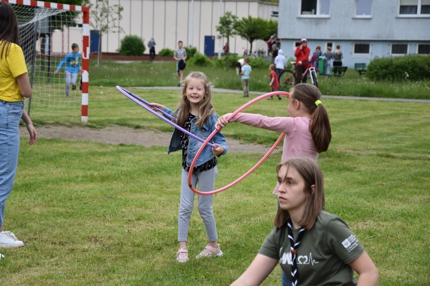 Konkurencją jaka królowała u dziewczynek to kręcenie hula...