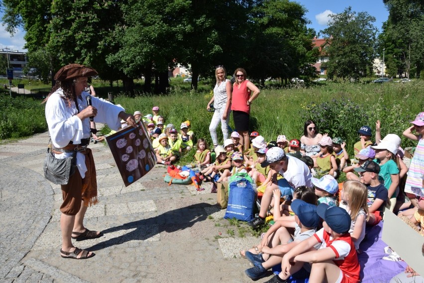 Pruszcz Gd. Pierwszy dzień Festiwalu Książki Dziecięcej. Przedszkolaki bawiły się znakomicie! |ZDJĘCIA