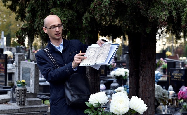 "Światełko Bohaterom - śladami mogił żołnierzy AK na olkuskim cmentarzu" - odbywa się co roku, tydzień przed dniem Wszystkich Świętych.