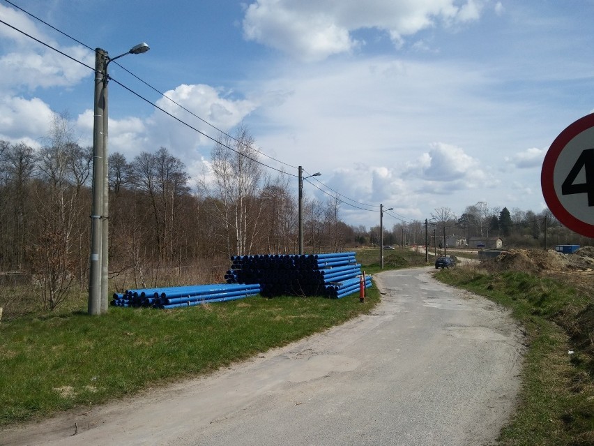 Ulica Kąkolowa - trwa przekładanie sieci wodociągowej.