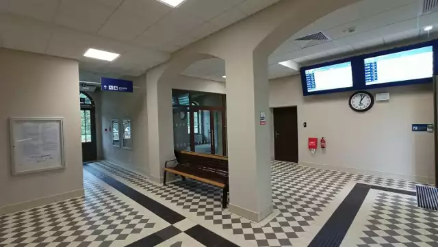 Zabytkowy dworzec w Witnicy przeszedł gruntowną renowację. Inwestycje kosztowała niemal 19 mln zł.
