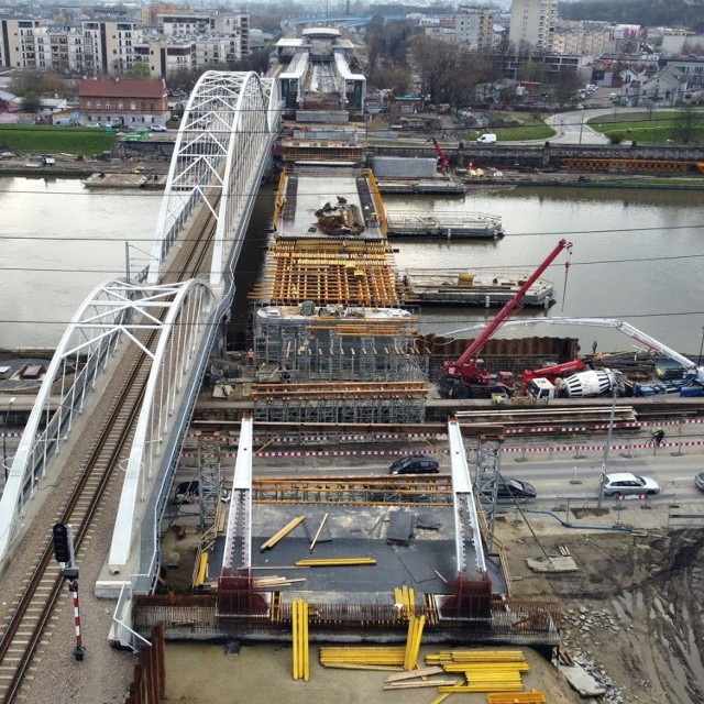 Kraków. Nowy most ma usprawnić ruch pociągów przez miasto.