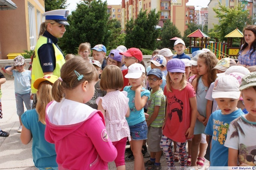 500 przedszkolaków spotkało sie z policjantami