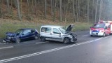 Wypadek w Borowie. Trzy osoby z obrażeniami, jedna przetransportowana do szpitala ZDJĘCIA