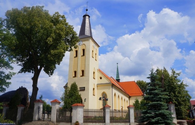 Trasa Ekstremalnej Drogi Krzyżowej w Śliwicach zaczyna się przed kościołem w Śliwicach
