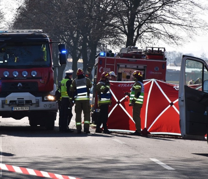 Śmiertelny wypadek w Janikowie. Nie żyje kierowca BMW