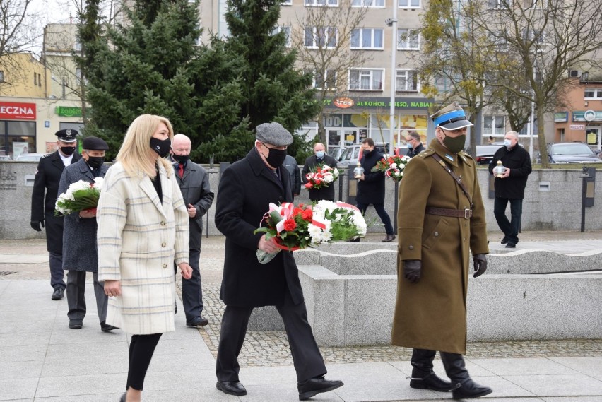 Obchody powrotu Pruszcza do Macierzy. W 76 rocznicę mieszkańcy złożyli symboliczne kwiaty |ZDJĘCIA