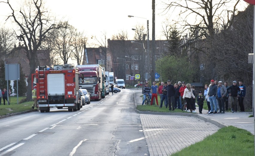 Malbork. Lądowanie śmigłowca LPR na drodze krajowej nr 22. Pacjentka wymagała pilnego transportu do Gdańska