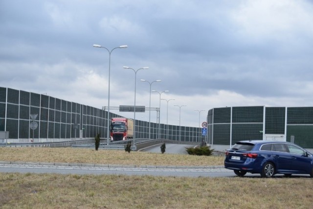 Nowy łącznik będzie miał 2,6 km długości. Jego początek zlokalizowany będzie przy węźle autostradowym w Wierzchosławicach, a koniec na rondzie u zbiegu ulic Chemicznej z Witosa w Tarnowie