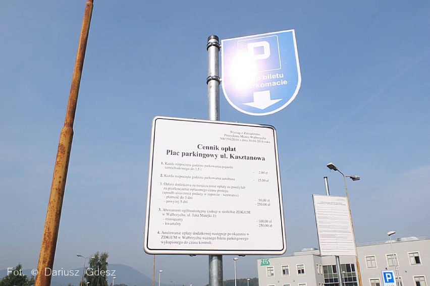 Wałbrzych: Pusty parking przy ulicy Kasztanowej