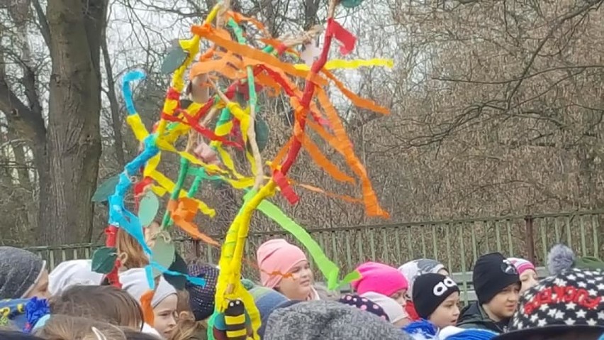 Tak było rok temu... Uczniowie pożegnali zimę, i witali wiosnę [ZDJĘCIA]