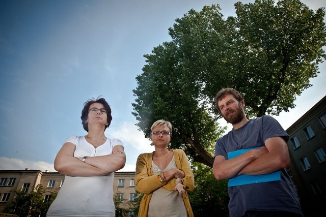 Ewa Nawrocka, Marta Kołacz i Krzysztof Mnich nie zgadzają się na wycinkę starej topoli.