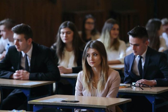 Matura 2017 w Piotrkowie i powiecie, na zdjęciu uczniowie I LO w Piotrkowie