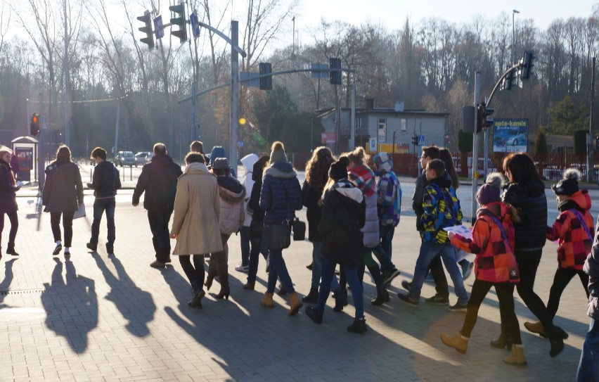 Uczniowie Gimnazjum nr 1 oprowadzili mieszkańców śladami...