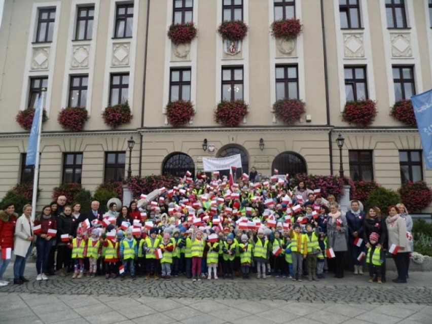 Dzieci z Przedszkola Krasnala Hałabały włączyły się w Akcję "Rekord Dla Niepodległej" [GALERIA ZDJĘĆ]
