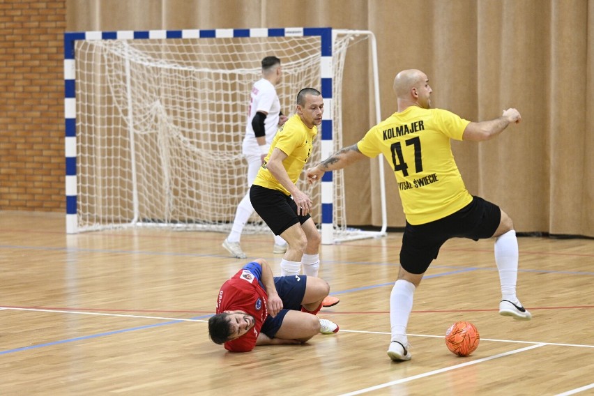 Futsal Świecie (żółte koszulki) pokonał LZS Dragon Bojano i...