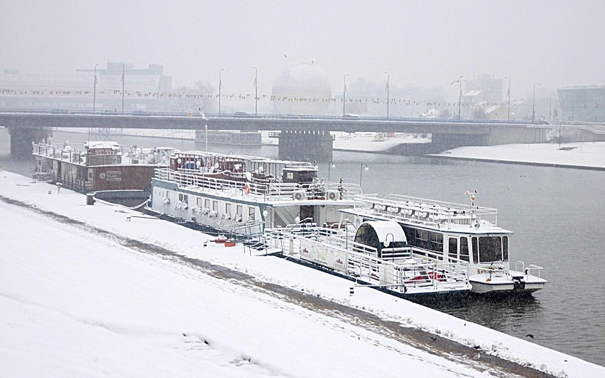 Śnieg trzyma się w Krakowie [NOWE ZDJĘCIA]