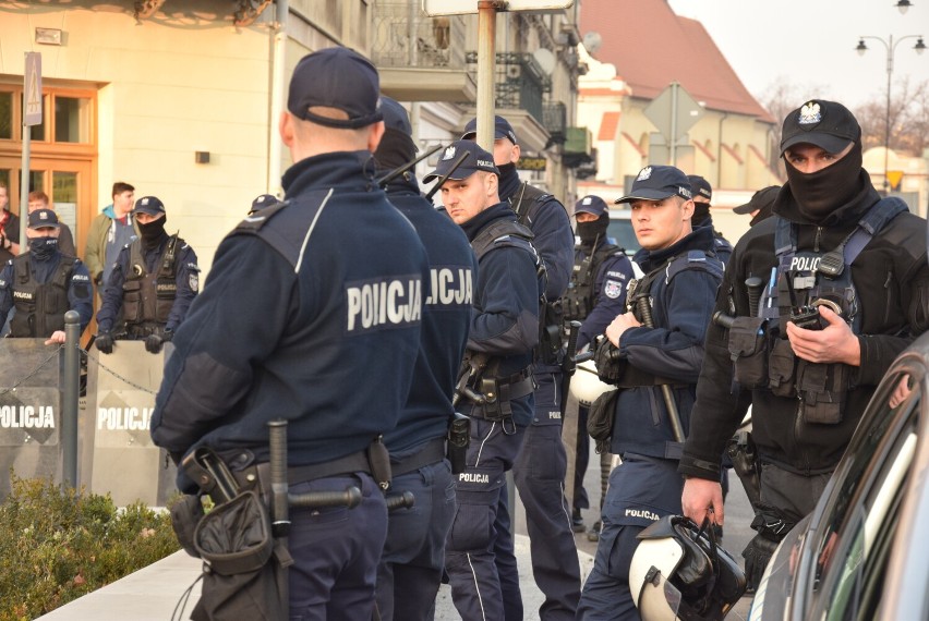 Antysemicki marsz w Kaliszu. Szefowi policji i prezydentowi...