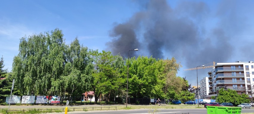 Pożar w Warszawie. Płonie pustostan przy Dworcu Wschodnim. Trwa akcja straży pożarnej 